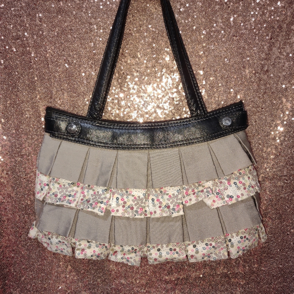Thirty One (removable ruffle) purse